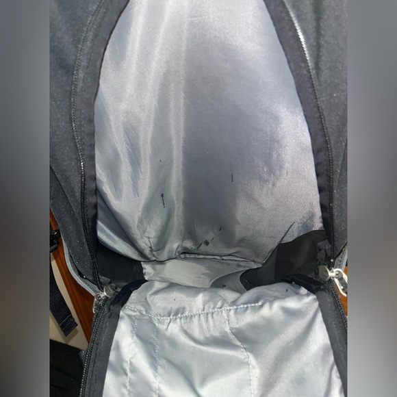 Patagonia Refugio 28L Backpack Black Hiking Daypack Laptop - Picture 8 of 9